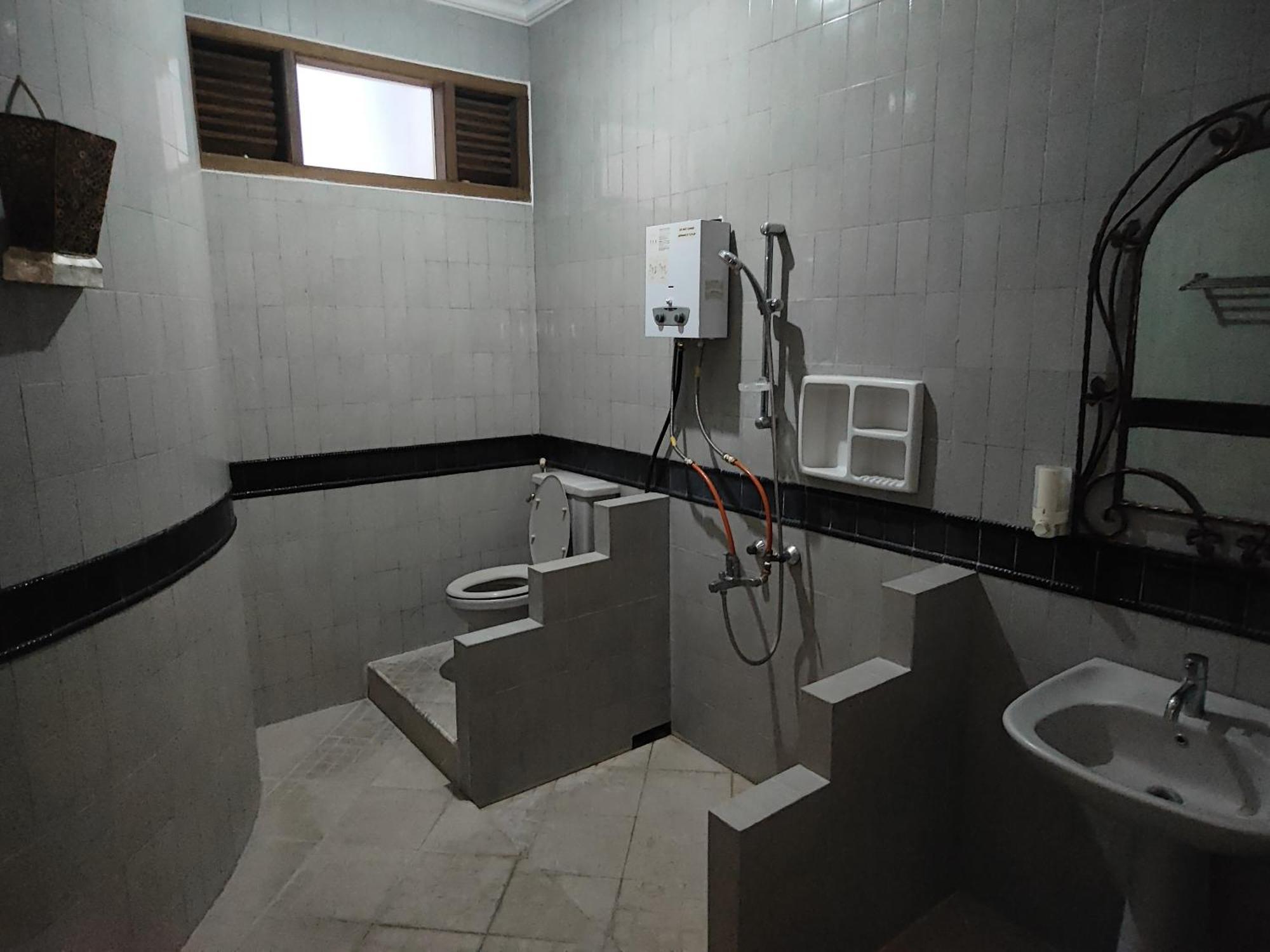 Tirto 27 Homestay Yogyakarta Bagian luar foto